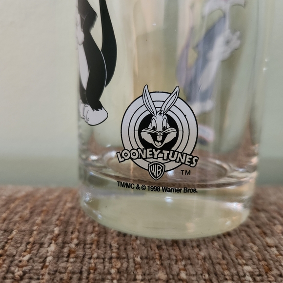 Looney Tunes 1998 Warner Brothers glass. 5 inches tall. Sylvester and Tweety - Picture 4 of 4